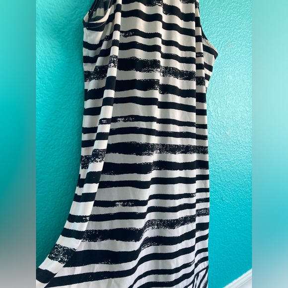 BCBG MaxAzria Black and white Striped mini dress. - Picture 7 of 9